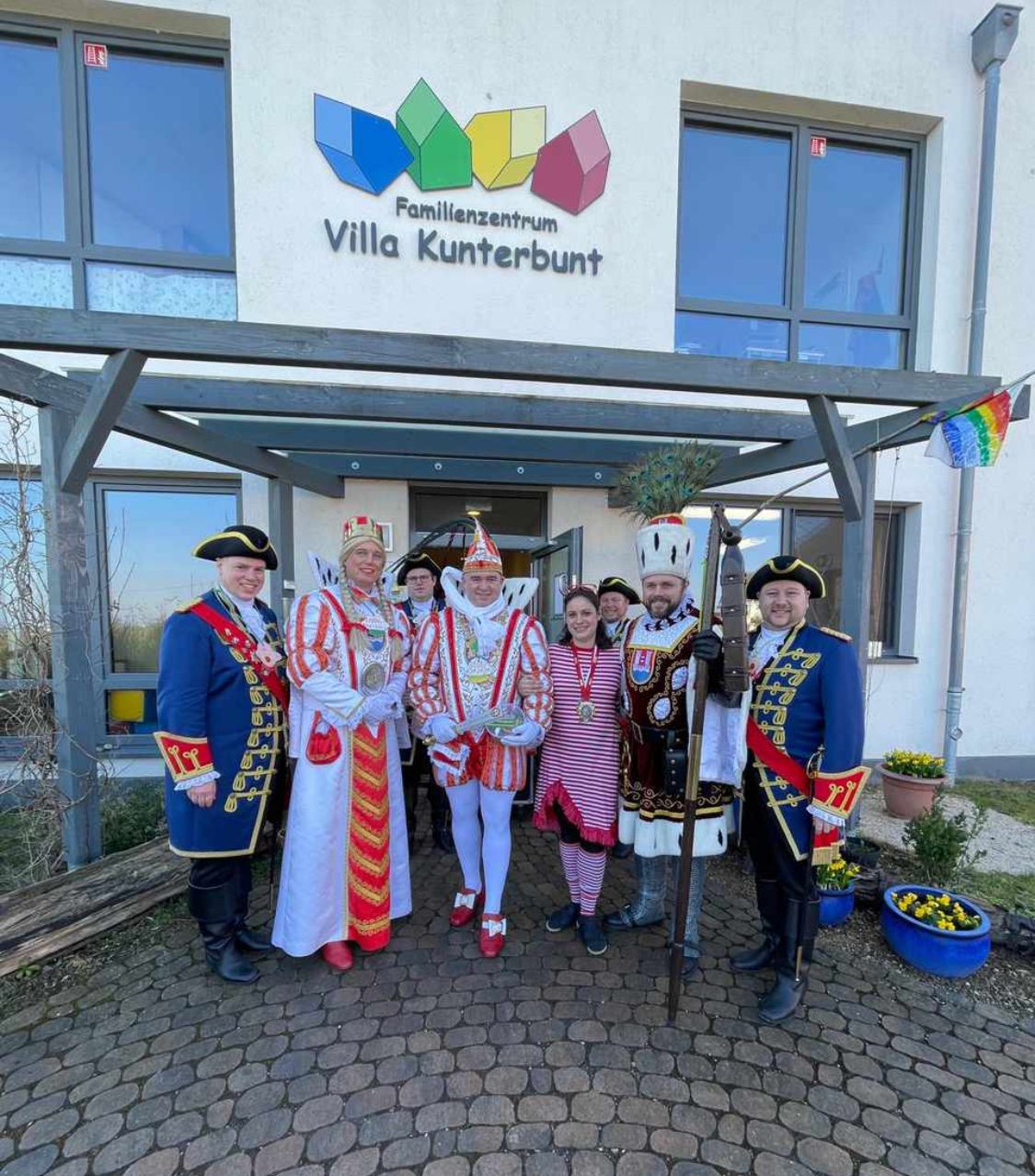 Hoher Besuch In Der Villa Kunterbunt Das Rheidter Dreigestirn Villa